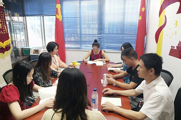 湘龍黨支部(bu)定期會組織黨員(yuan)及(ji)入黨積極分(fēn)子(zi)參加(jia)紅(hong)色之(zhi)旅